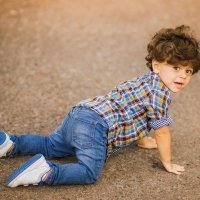 Mi hijo se cae mucho, ¿es normal?