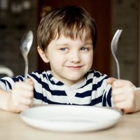 Qué deben cenar los niños que comen en el colegio