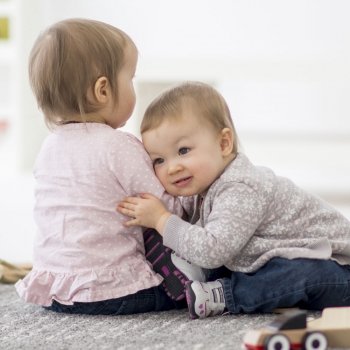 Cuando el bebé no se relaciona con otros en la Escuela Infantil