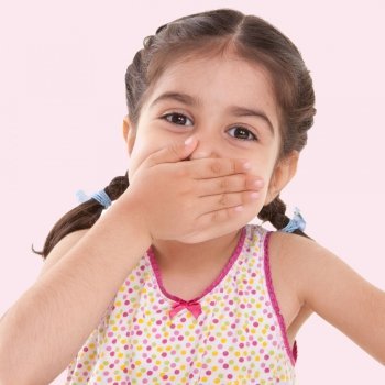 Niños que hablan de forma inconexa y cuesta entenderles