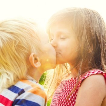 Cuándo y cómo poner límites a los juegos sexuales entre niños