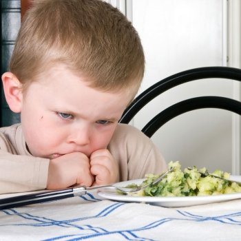 Los problemas de alimentación de los niños con autismo