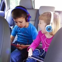 Por qué nunca han de viajar los niños sin silla de coche y por qué no vale cualquiera