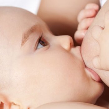 Perlas de leche o puntos blancos en el pezón durante la lactancia
