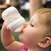 Alimentación para combatir el calor en bebés menores de 2 años