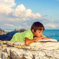 Cómo lograr que los niños lean en vacaciones