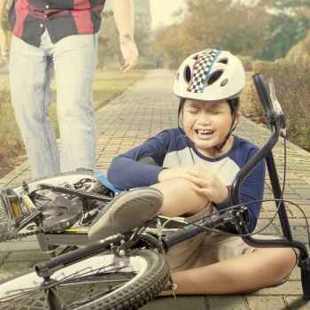 Trucos para calmar a los niños cuando se han hecho una herida