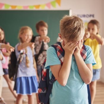 Cuando al niño le ponen apodos despectivos en la escuela