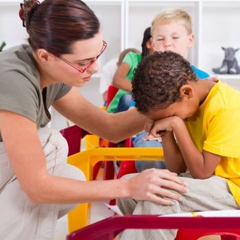 Qué debe hacer el profesor cuando el alumno llora en clase