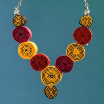 Collar de fieltro. Manualidad para niños