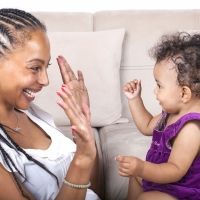 El lenguaje de signos para bebés oyentes