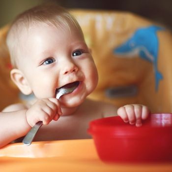 Cómo y cuándo introducir la cena en bebés