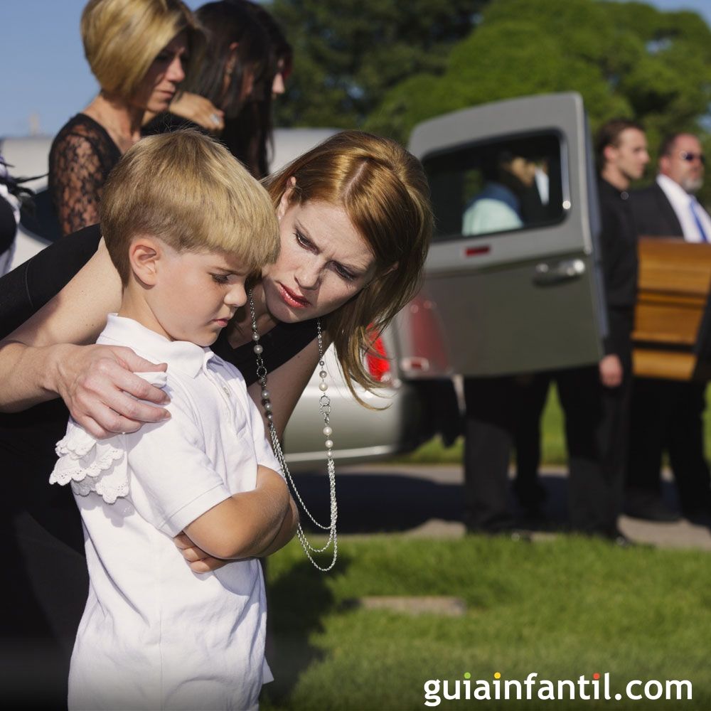 El dilema de llevar al niño al funeral y entierro de un ser querido
