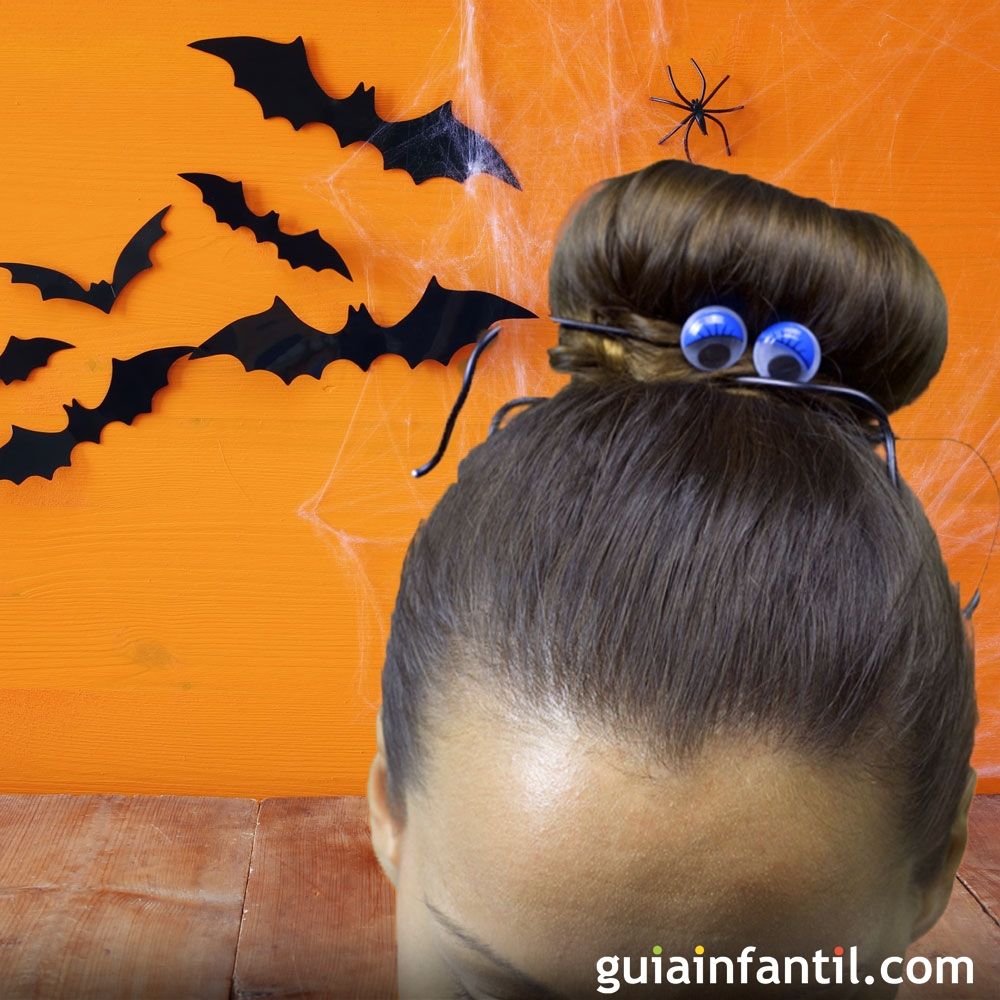 Moño con donut de araña para Halloween. Peinados infantiles