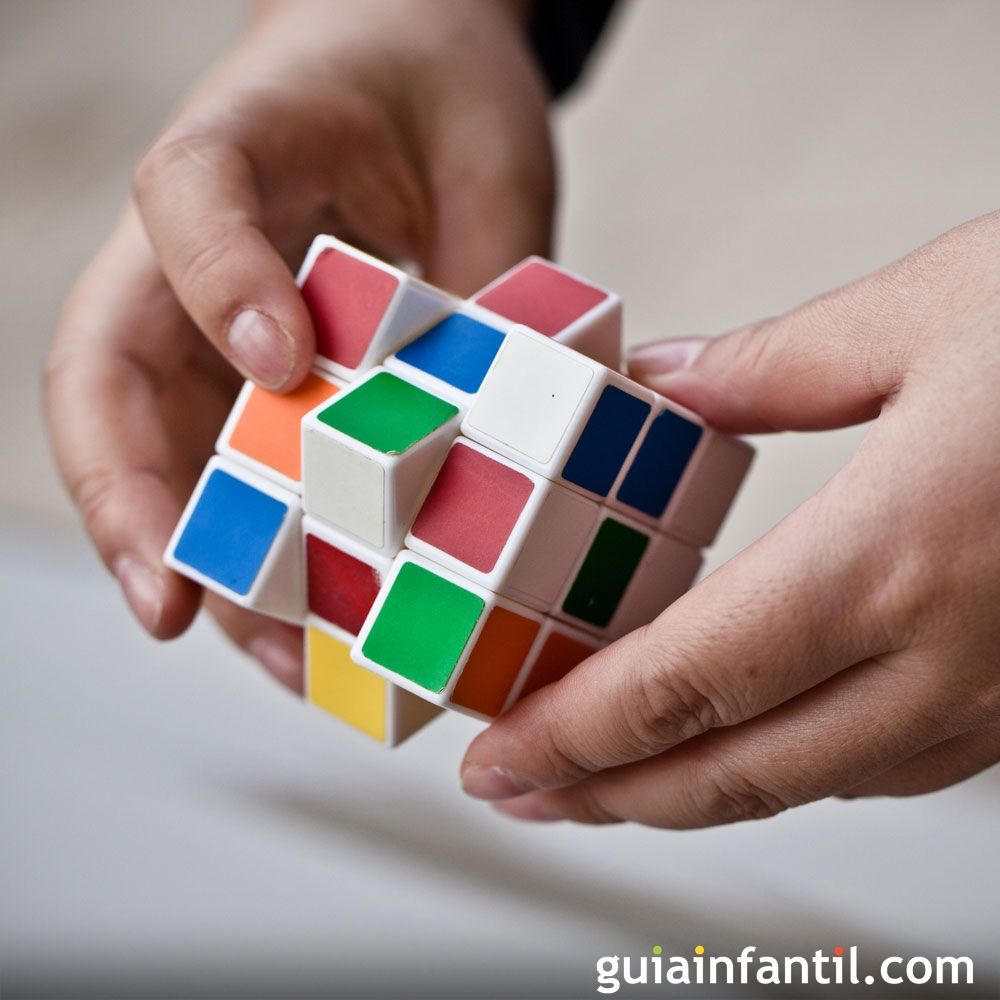 Beneficios de jugar al cubo de Rubik los niños