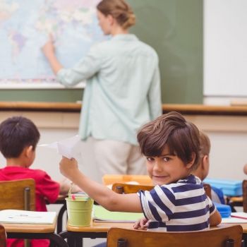 Niños con buen comportamiento en casa y malo en el colegio