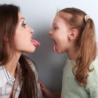 Ejercicios para alargar el frenillo lingual de los niños