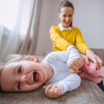 ¿Dónde está la manita? Canción para jugar con el bebé