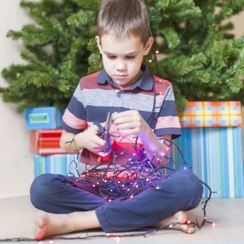 Decoración navideña a prueba de niños. Seguridad infantil