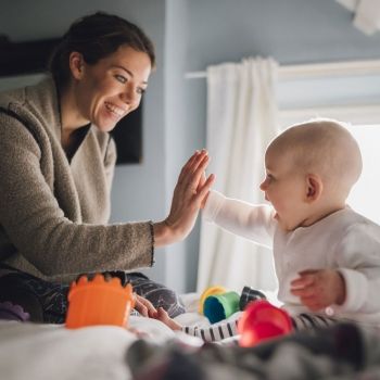 Los deditos. Canción para jugar con los dedos de los bebés