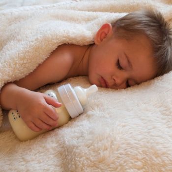 Qué es la caries de biberón o caries rampante en los bebés