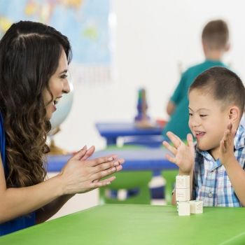 Los beneficios de los gestos en niños con síndrome de Down