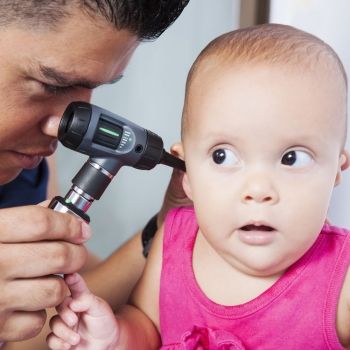 https://static.guiainfantil.com/pictures/articulos2/44000/44574-3-un-remedio-efectivo-para-evitar-la-otitis-en-bebes.jpg