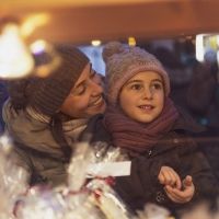 La importancia de regalar al niño regalos emocionales