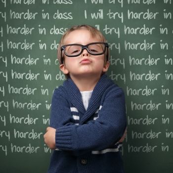 El error de castigar al niño a escribir algo 100 veces