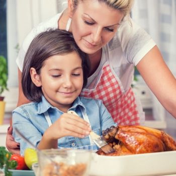 Cómo evitar intoxicaciones alimentarias en niños esta Navidad