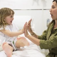 Cómo dar ánimos al niño hospitalizado