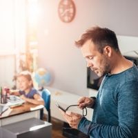 Pedir los deberes por Whatsapp ¿es bueno para los niños?