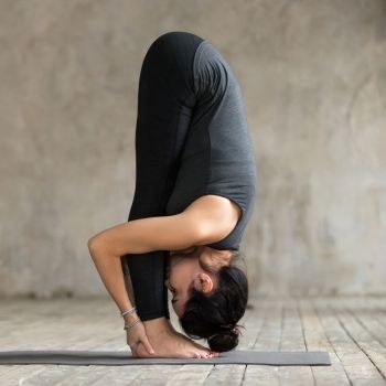 Postura de yoga de la Pinza. Asanas de yoga para niños