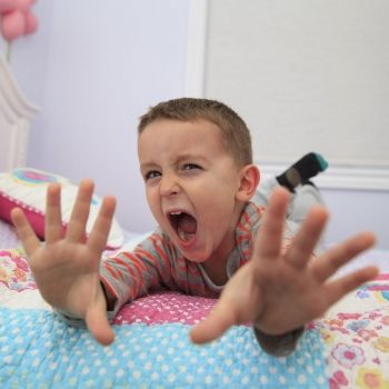 Cómo lidiar con el niño cuando está agotado y monta rabietas