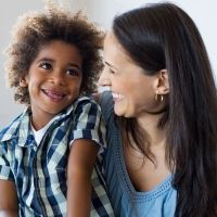 Cómo es la relación entre la madre Capricornio y el hijo Acuario