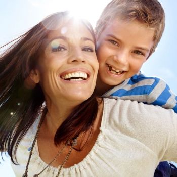 Compatibilidad de la madre Acuario con sus hijos según su signo