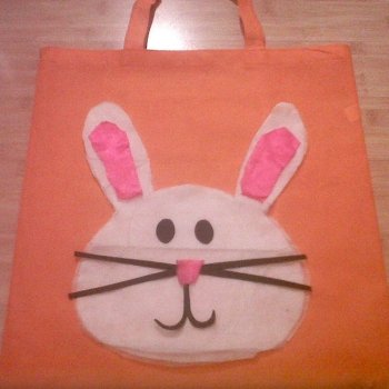 Manualidades de Pascua para niños. Bolsa de conejo