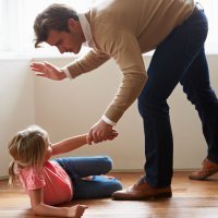 Levanta tu mano pero que sea contra el castigo físico