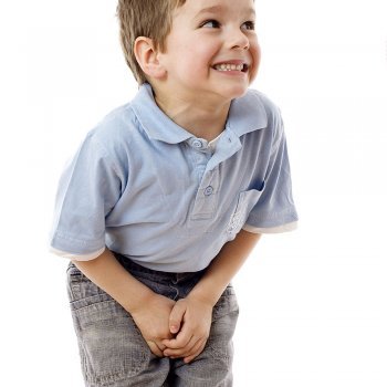 ¿Por qué nuestro hijo sigue mojando la cama?