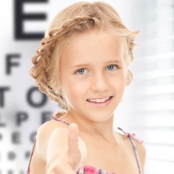 Lentes de contacto para los niños: ¿Sí o no?