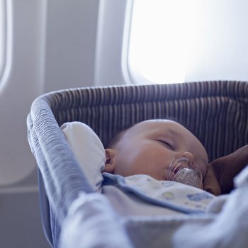 Viaje en avión con el bebé