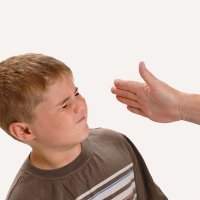 Pegar a los niños solo les enseña a tener miedo
