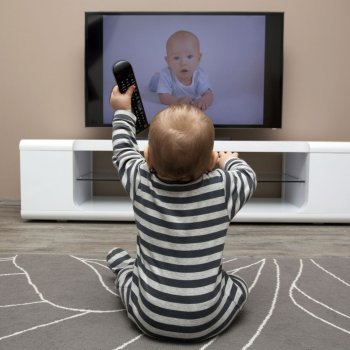 La televisión no educa a los bebés