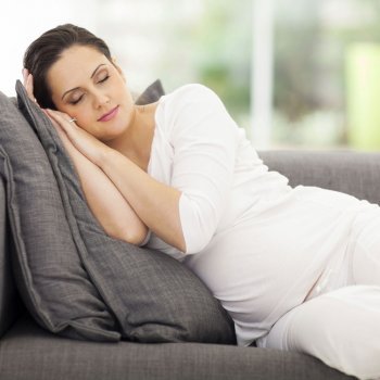 Embarazo: ¿cuál es la mejor posición para dormir?