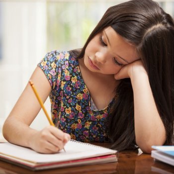 Correcta posición para que los niños escriban