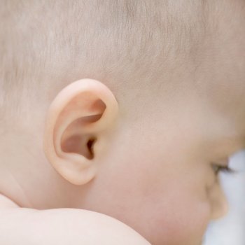 Cera en los oídos de bebés y niños