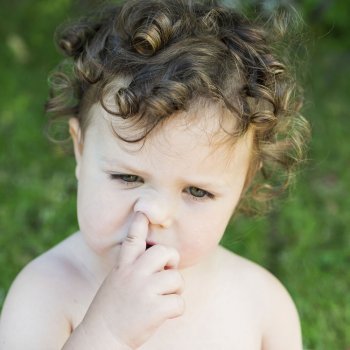 Los niños y el mal hábito de hurgarse la nariz