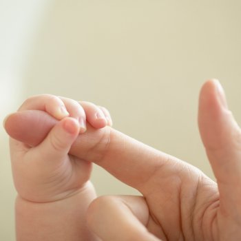 Cómo tender la mano a nuestros hijos