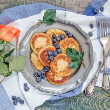 Un desayuno sorpresa y primaveral para las madres