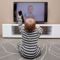 La televisión para los niños de dos años: mejor evitarla